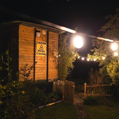 The Horrrsebox Tinyhouse Glamping Hotell Garadice Exteriör bild