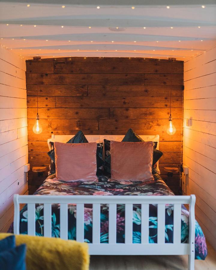 The Horrrsebox Tinyhouse Glamping Hotell Garadice Exteriör bild