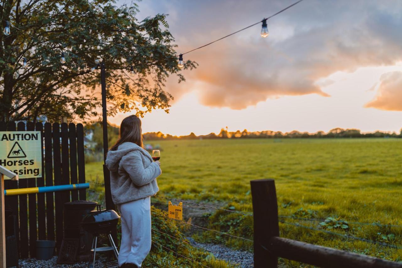 The Horrrsebox Tinyhouse Glamping Hotell Garadice Exteriör bild